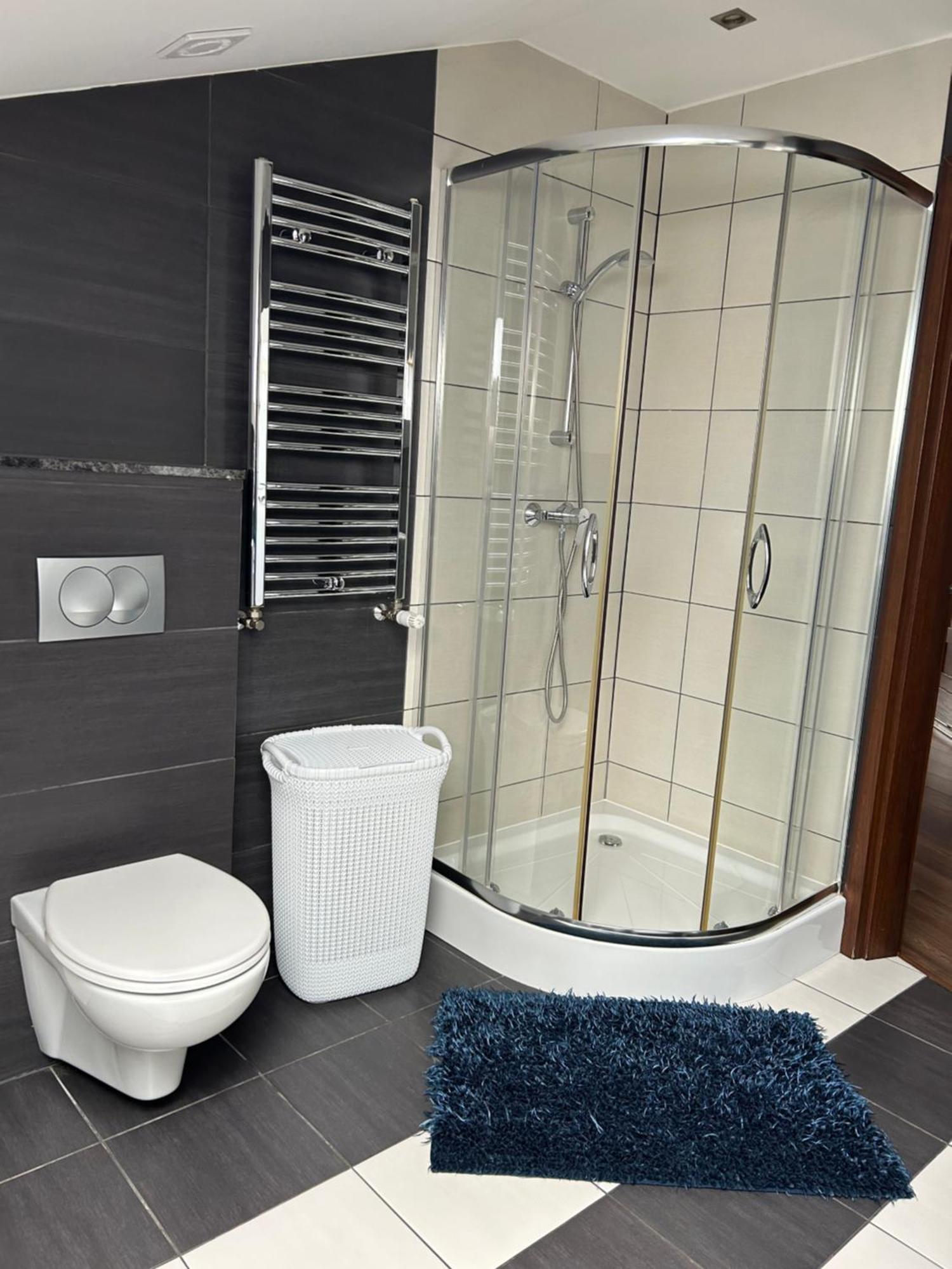 Apartament Bobrzanska - 4 Bedrooms Sypialnie Свидница Экстерьер фото